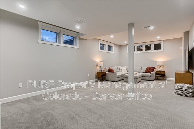 Building Photo - 787 Crescent Ln