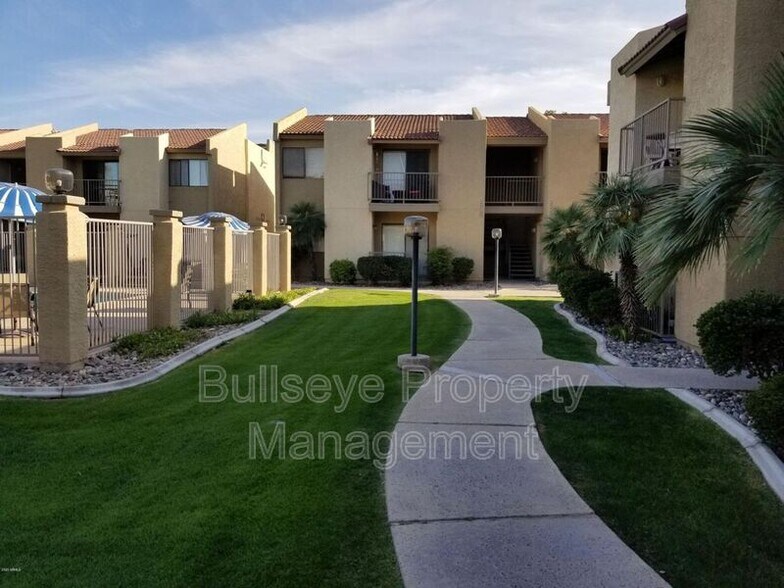 Building Photo - 1111 E University Dr