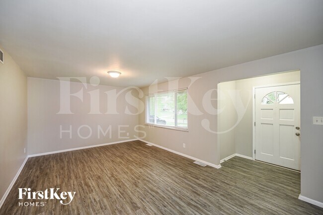 Building Photo - 1745 Pinebluff Ln