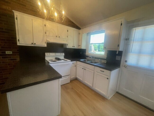 Building Photo - Quail Ridge Apartments 2