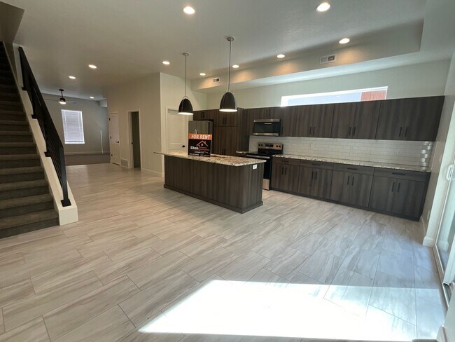 Building Photo - 4012 Burch Creek Dr