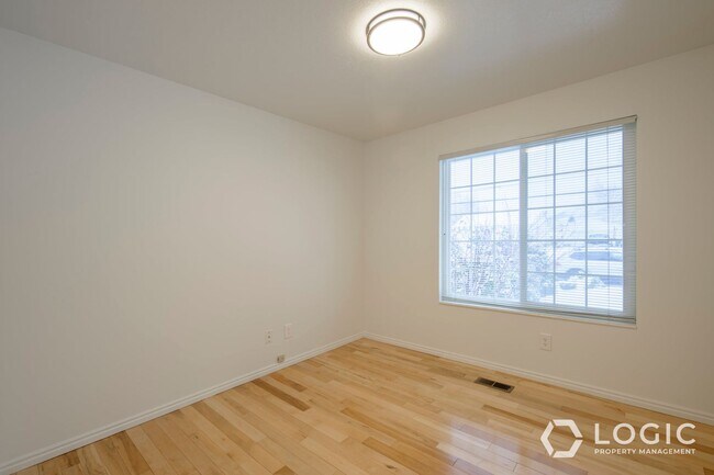 Building Photo - Spacious Home in Tooele!