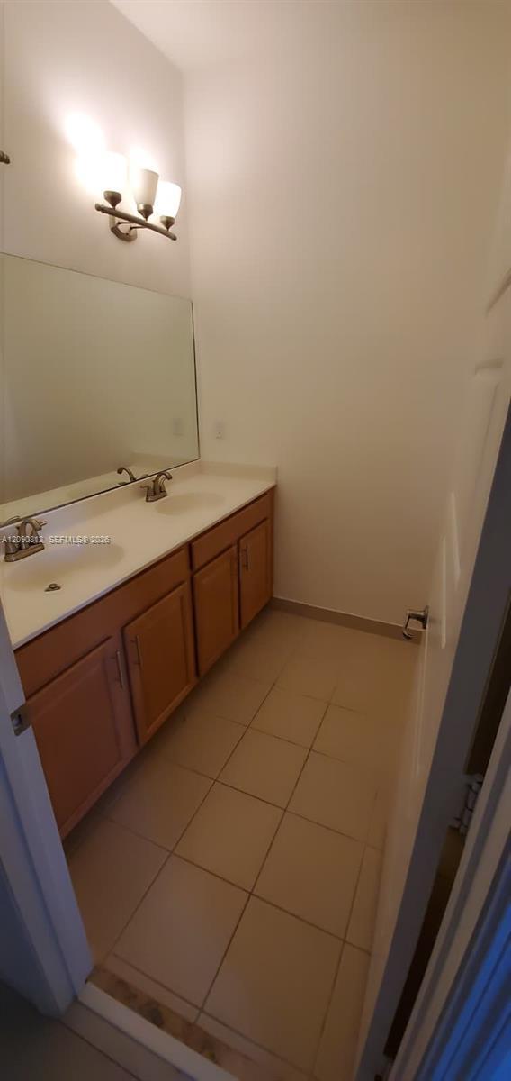 Building Photo - 652 NE 191st Terrace