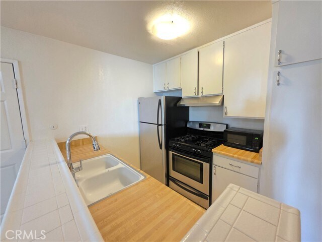 Building Photo - 18645 Hatteras St