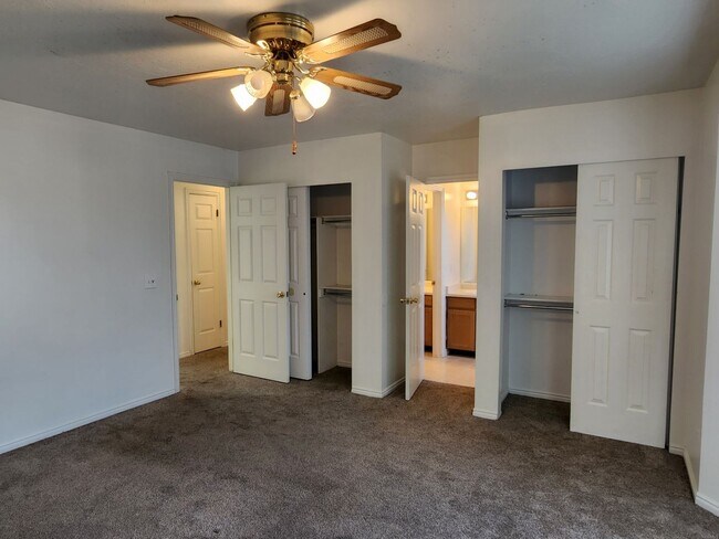 Building Photo - 4 Bd  2.5 Bath Home in West Jordan