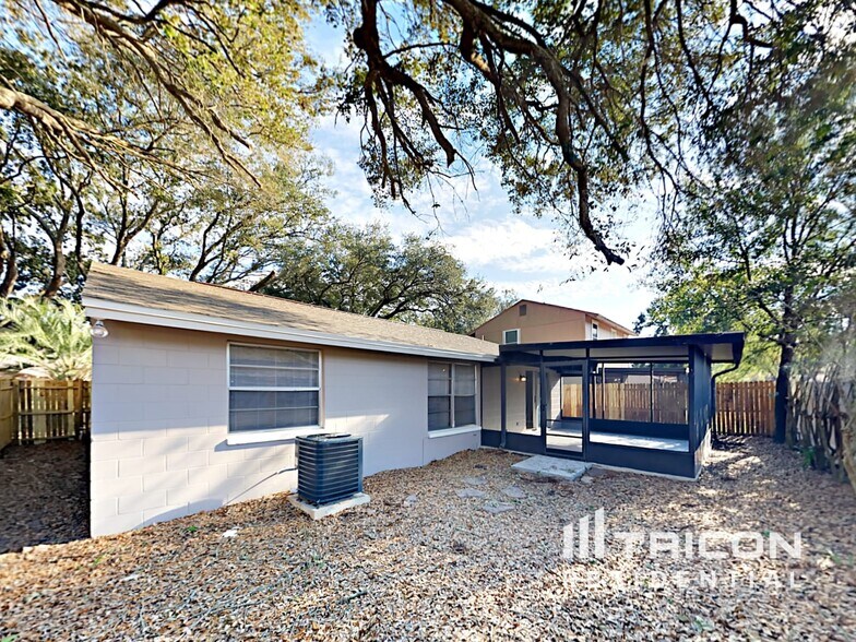 Building Photo - 3311 Russett Dr