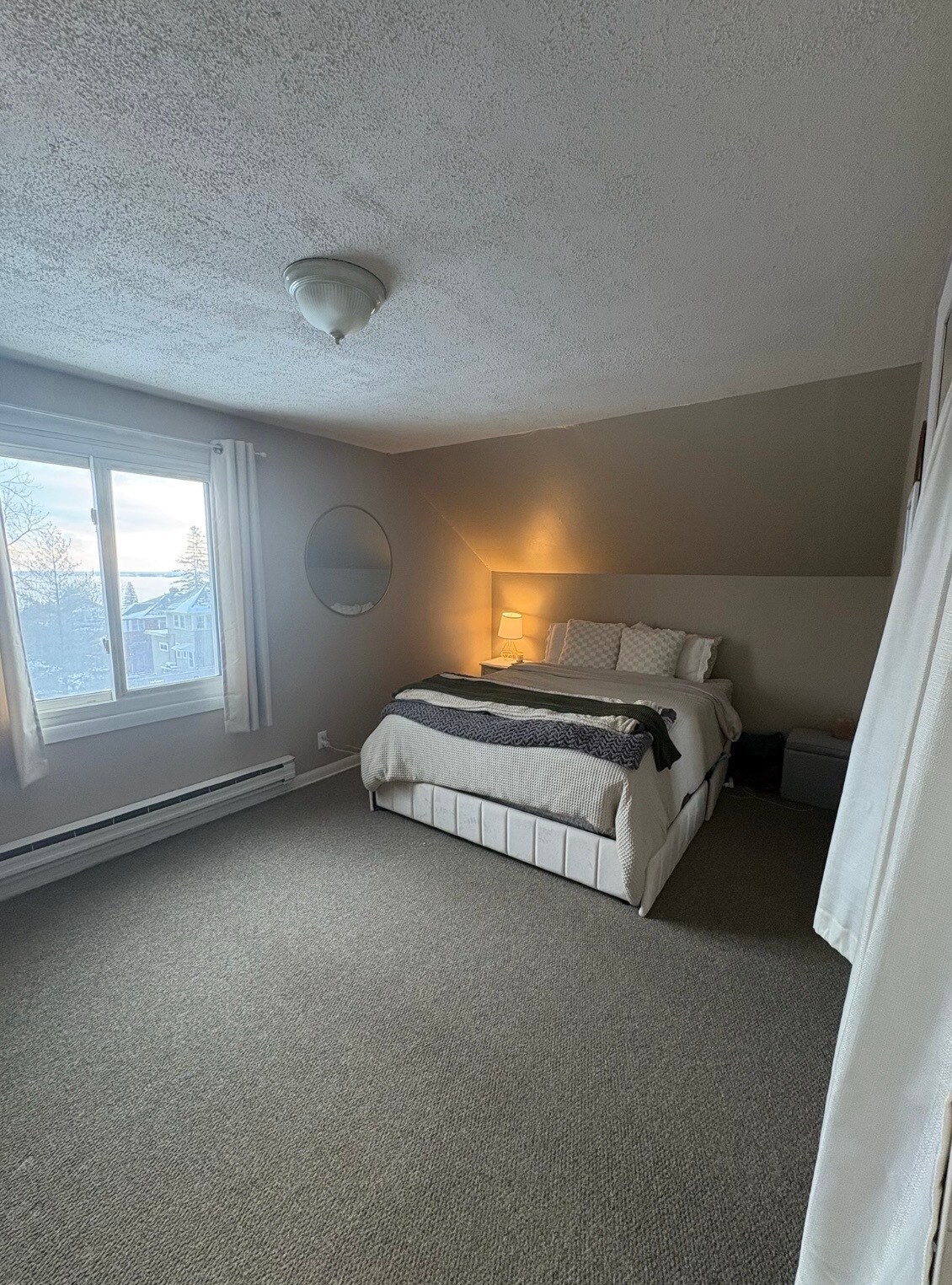 Building Photo - 2009 E 6th St