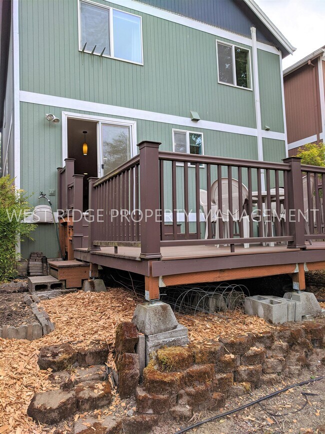 Building Photo - 519 SW 207th Ave