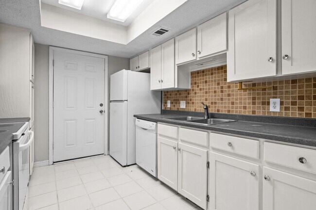 Building Photo - 3506 Parkwood Ave