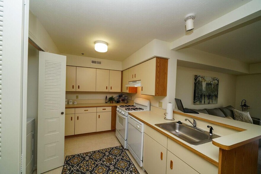 Tracy Creek Apartment Homes 29181 Tracy Creek Dr Perrysburg OH 43551