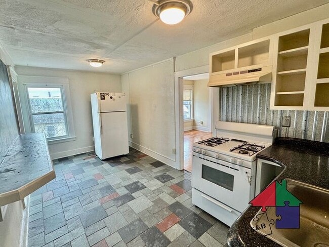 Building Photo - Amazing Two Bedroom in Burlington - $500 OFF FIRST MONTHS RENT WHEN YOU SIGN A LEASE BY 9/15!
