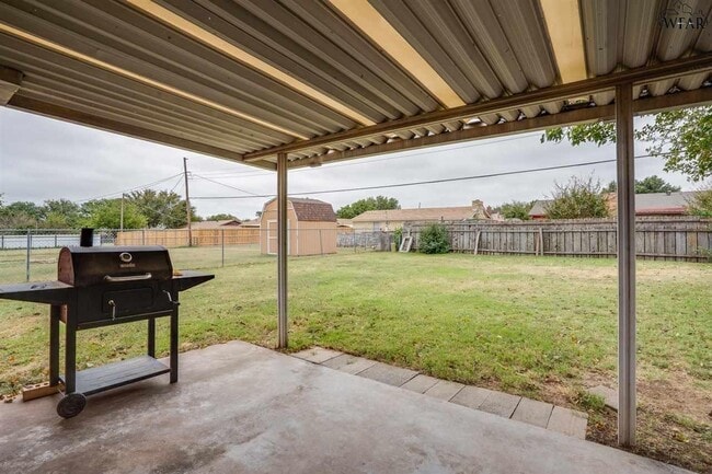 Building Photo - 2313 Randolph Dr