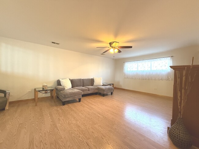 Building Photo - 6944 W 106th Pl