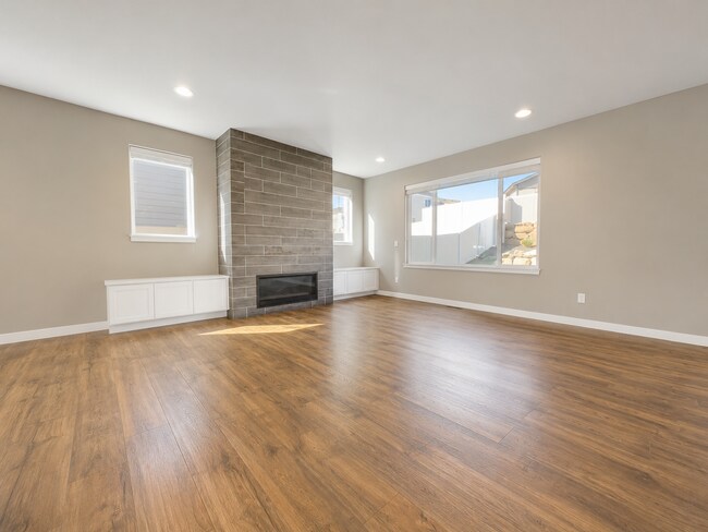Building Photo - 1816 S Ridgetop Dr