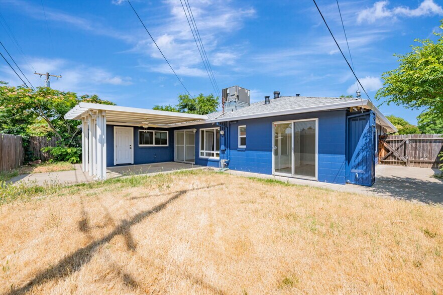 Building Photo - 5400 Valletta Way