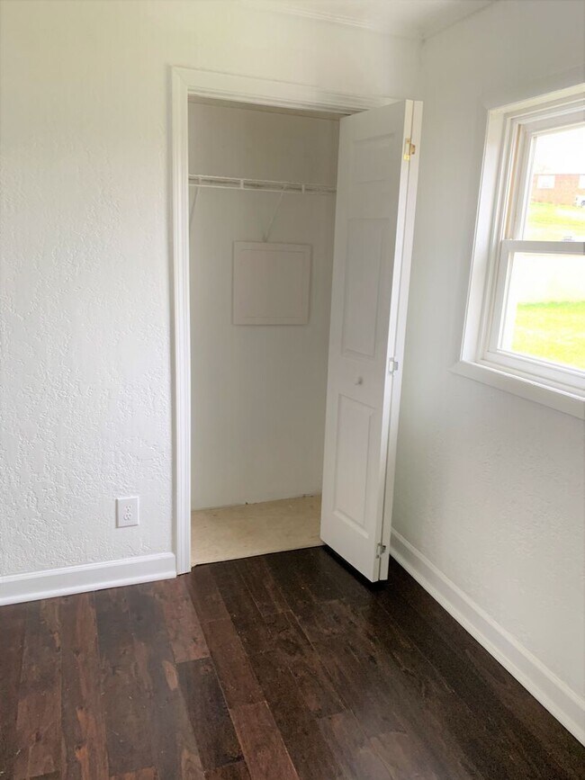 Building Photo - 3 Bdrm/2 Bath home    ?   Gray, TN