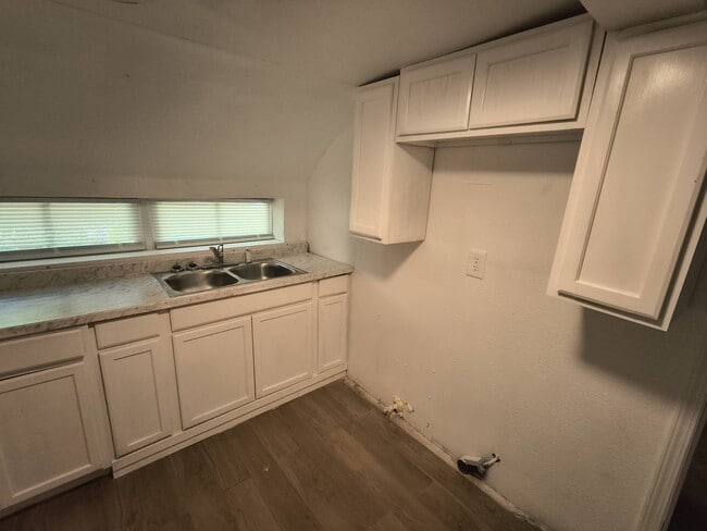 Building Photo - 708 Hickory Hill Ln
