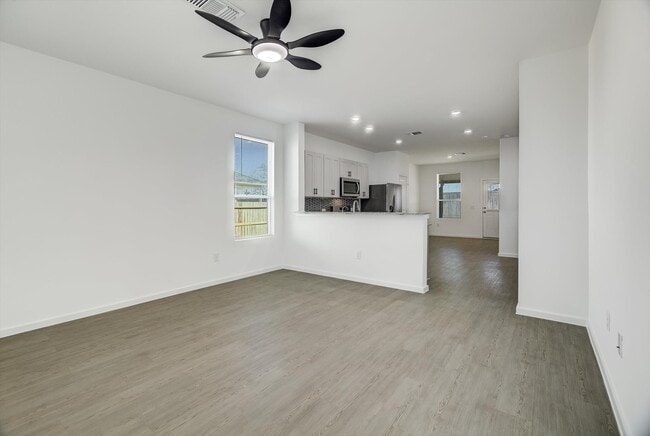 Building Photo - 519 Louis Ln