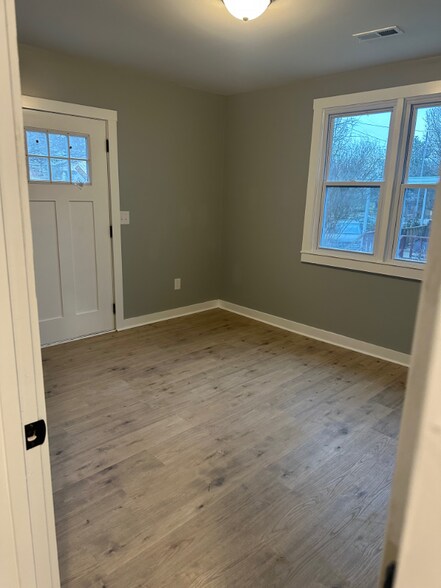 Building Photo - 316 Valley View Dr