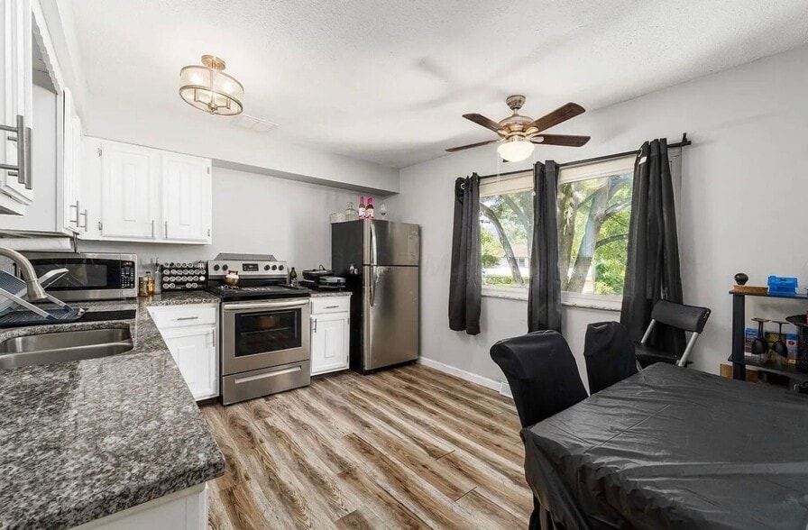 Building Photo - 5049 Gunston Dr