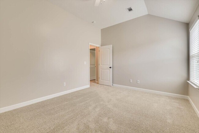 Building Photo - 127 Radcliff Dr
