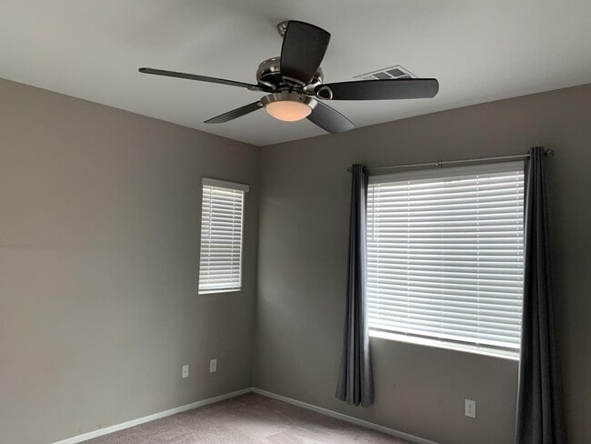 Building Photo - 3 Bedroom townhome in Mountains Edge