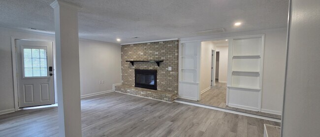 Building Photo - 100 Southburn Dr