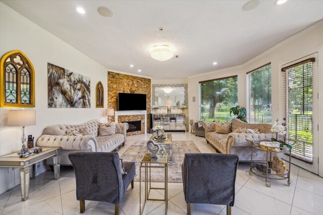 Building Photo - 14 Lake Mist Ct