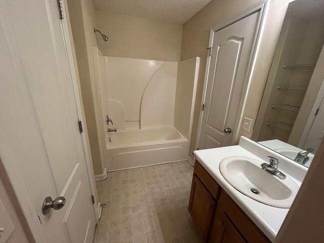 Building Photo - BRIDGEWATER HOME! PRE-LEASING FOR AUGUST 2 2026! 1/2 Off Deposit!