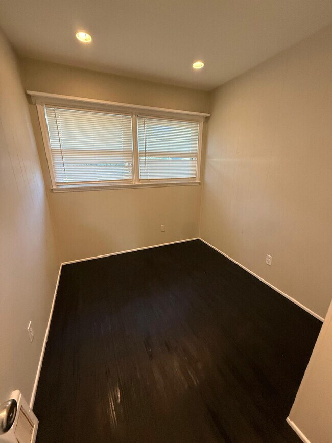 Building Photo - Beautiful 4-Bedroom Home for Rent in St. Louis – $1,800/Month