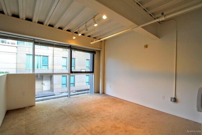 Building Photo - 650 Delancey St