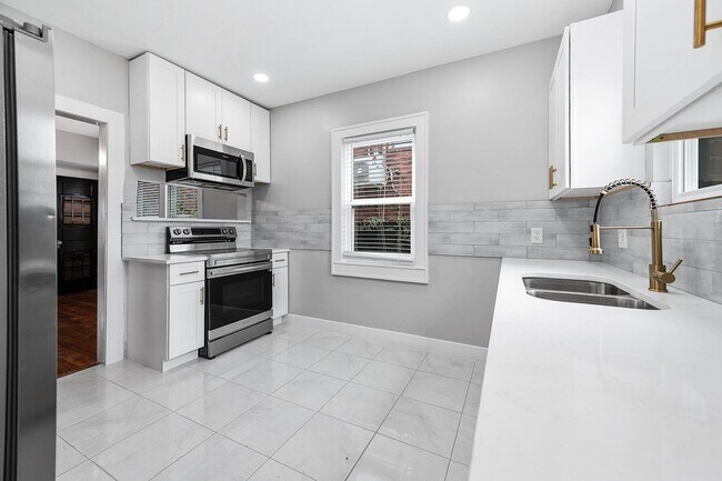 Building Photo - 2511 Arbor St
