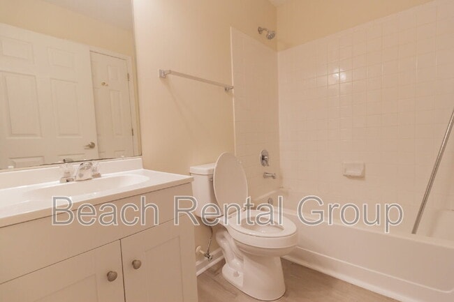 Building Photo - 3795 Hitchcock Way