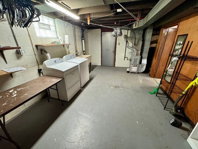 Building Photo - Charming 2-Bed 1-Bath Home in Avalon!
