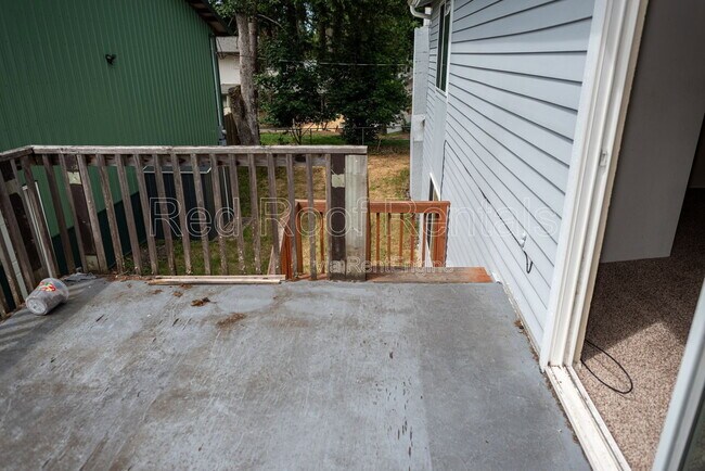 Building Photo - 9620 Maple Ave SW