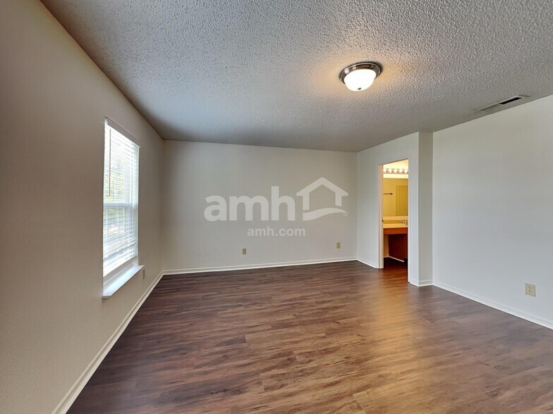 Building Photo - 7540 Wymm Ln