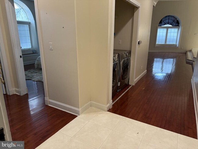 Building Photo - 4 N Pearl St