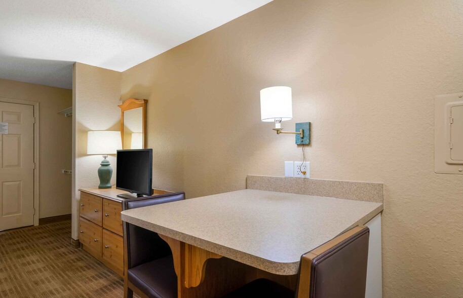 Building Photo - Furnished Studio-Clearwater - Carillon Park