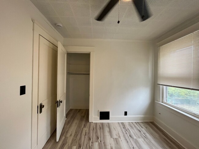 Building Photo - 3 Bedroom Duplex