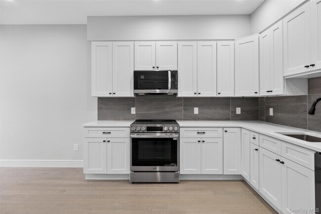 Building Photo - 10 Market St