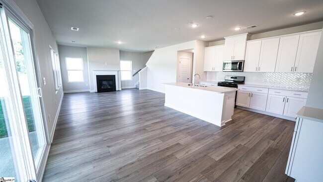 Building Photo - 1029 Killian St