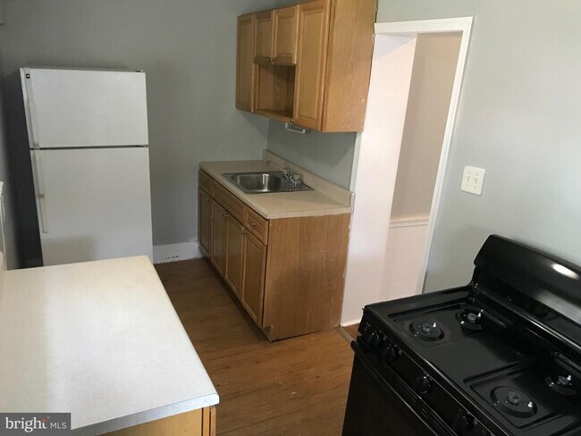 Building Photo - 1337 71st Ave