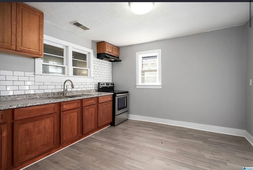 Building Photo - 1825 18th St Ensley