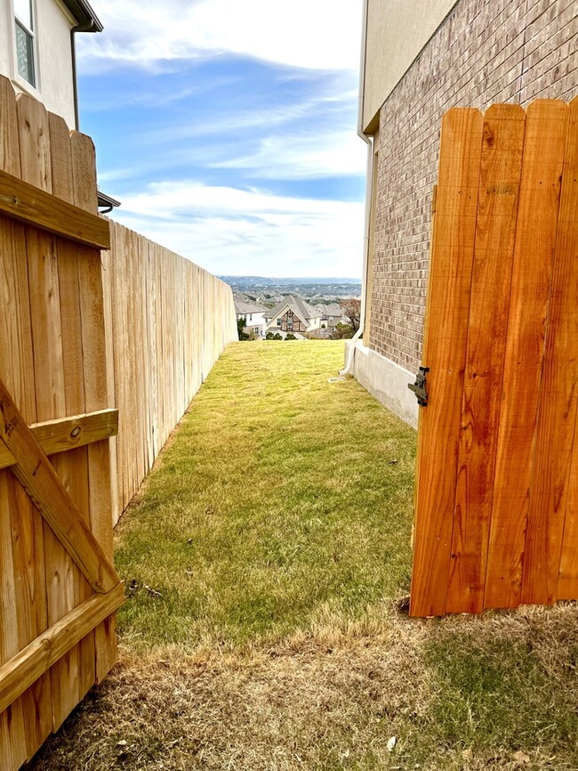 Building Photo - 8001 Copper Prairie Bend