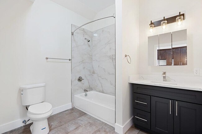 Building Photo - 527 Union Ave