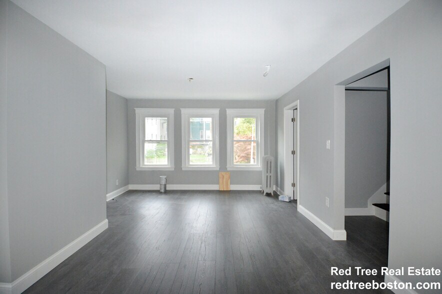 Building Photo - 158 Hillside St