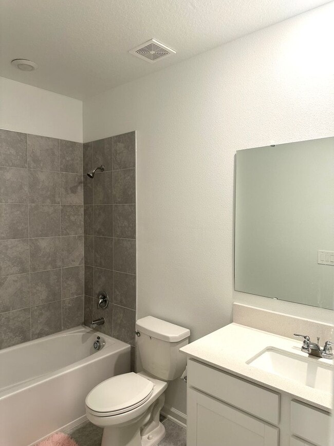 Building Photo - Champions Pointe 3 bed 2.5 bath Town home ...