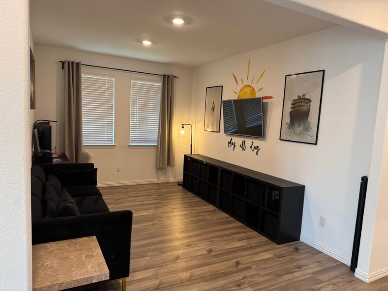 Building Photo - 1219 Smoketree Ln