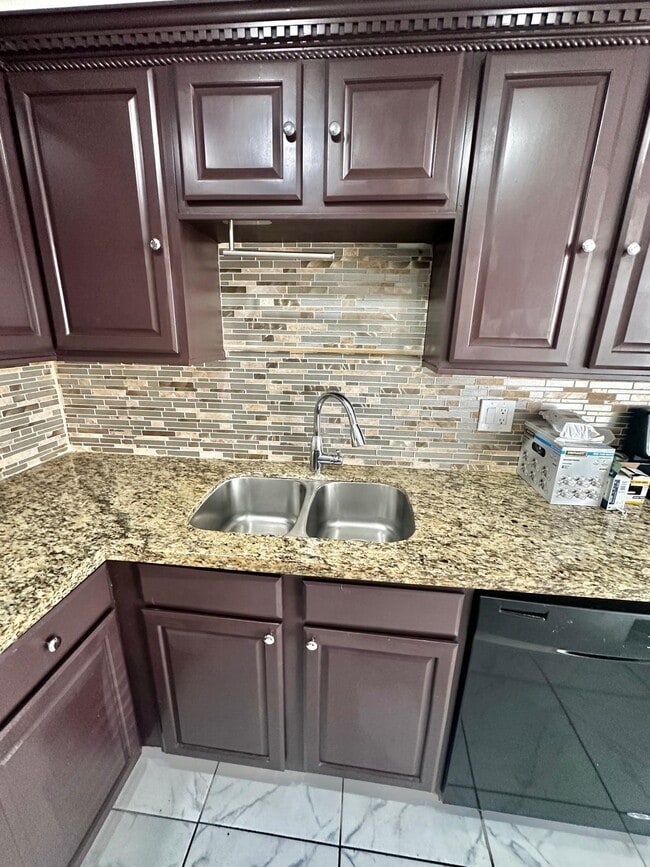 Building Photo - 4158 Inverrary Dr