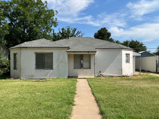 Primary Photo - 2 Bedroom Home Located In Tech Terrace!